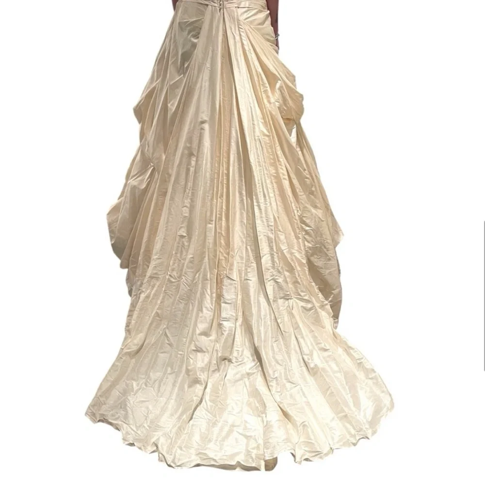 NWT ENZOANI Erica Light Ivory/Antique Gold Koyna Silk Princess Dress (6) - Picture 8 of 14